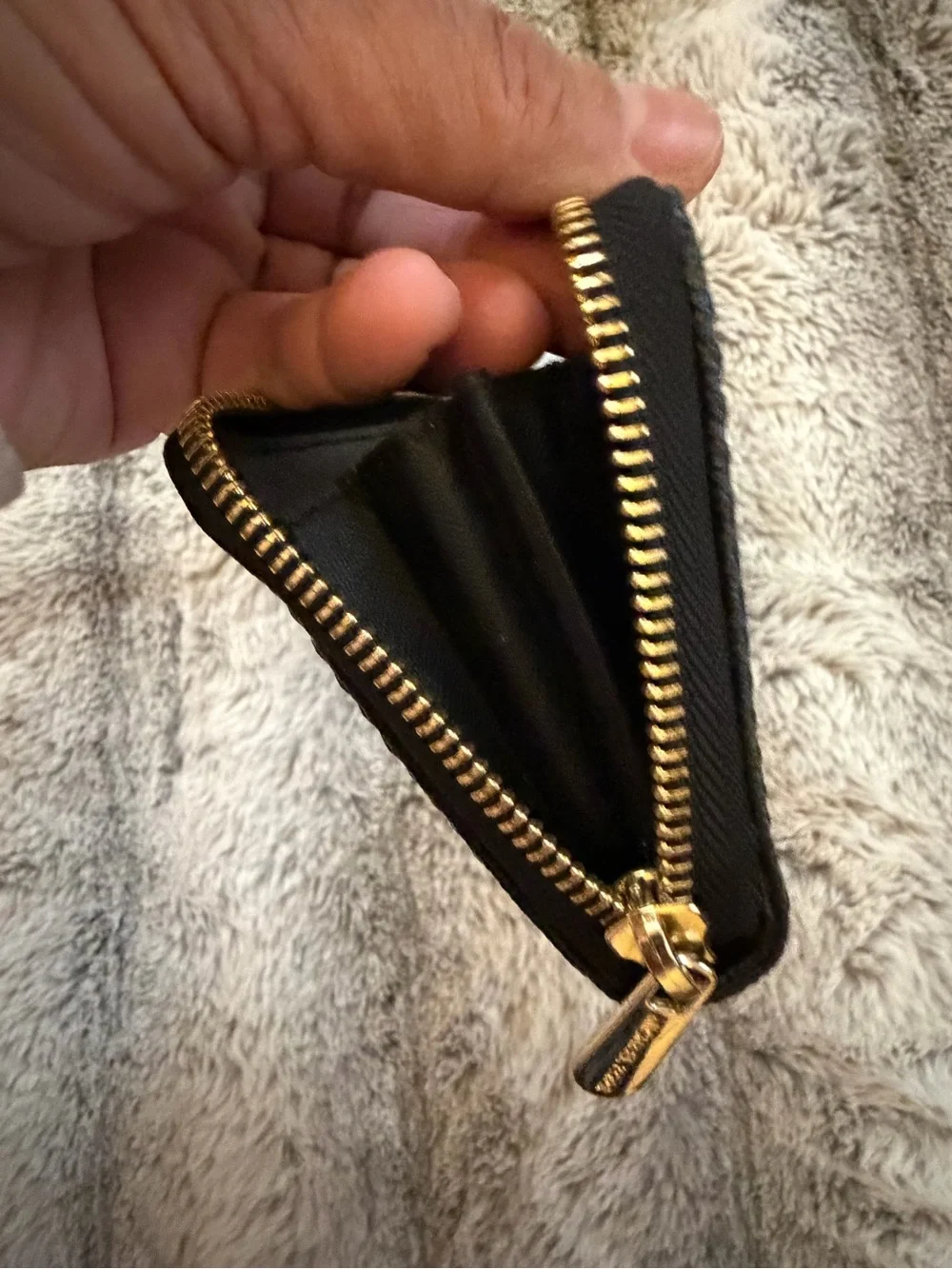 Michael Kors Jet Set Travel Black Zip Around Wallet Gold Logo EUC